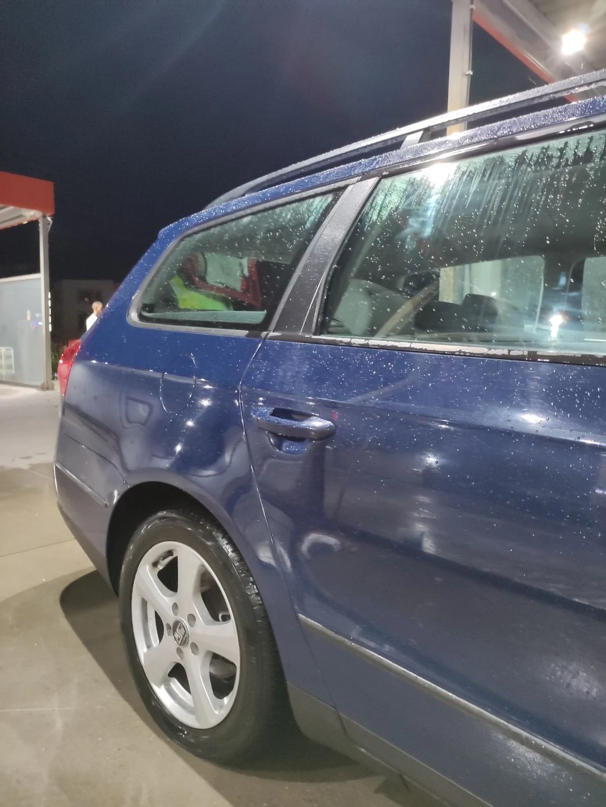 VW Passat Комби, снимка 6 - Автомобили и джипове - 54874656