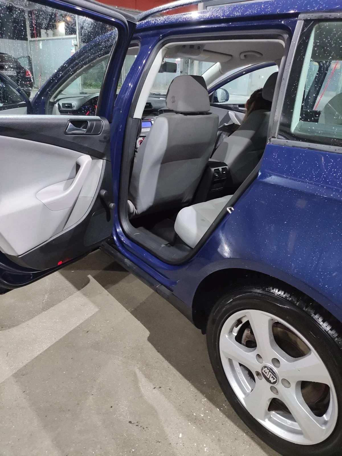 VW Passat Комби, снимка 9 - Автомобили и джипове - 54874656