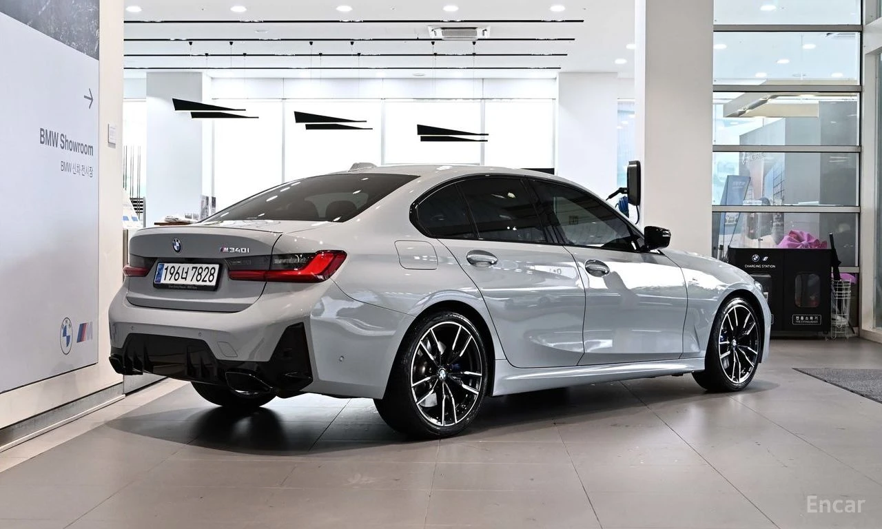 BMW 340 i DISTRONIC* HARMAN KARDON* HEAD-UP* 360 CAM* , снимка 3 - Автомобили и джипове - 55072330