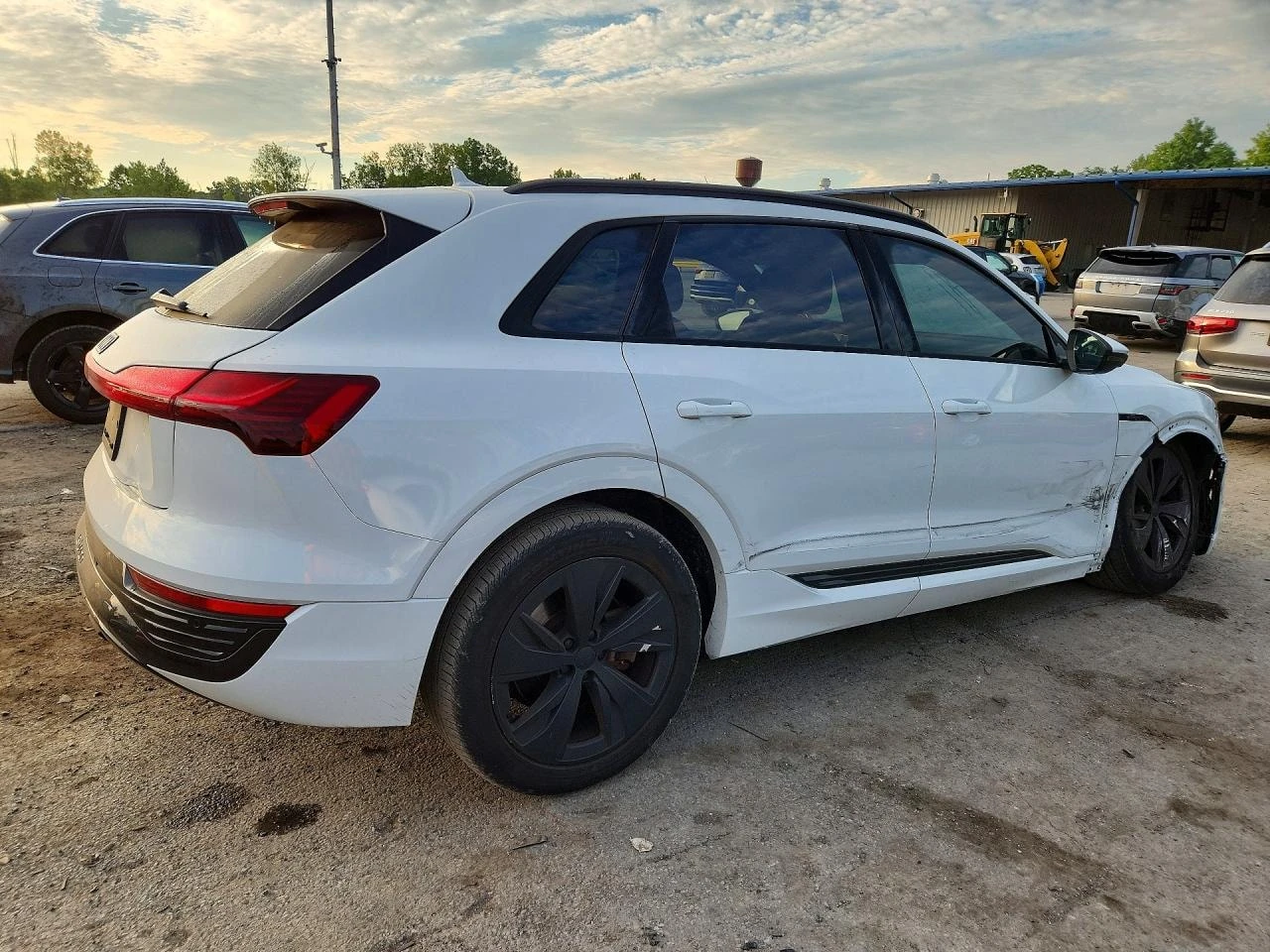Audi Q8 E-�RON quattro Premium * CARFAX * A��������� | Mobile.bg � ����������� 3
