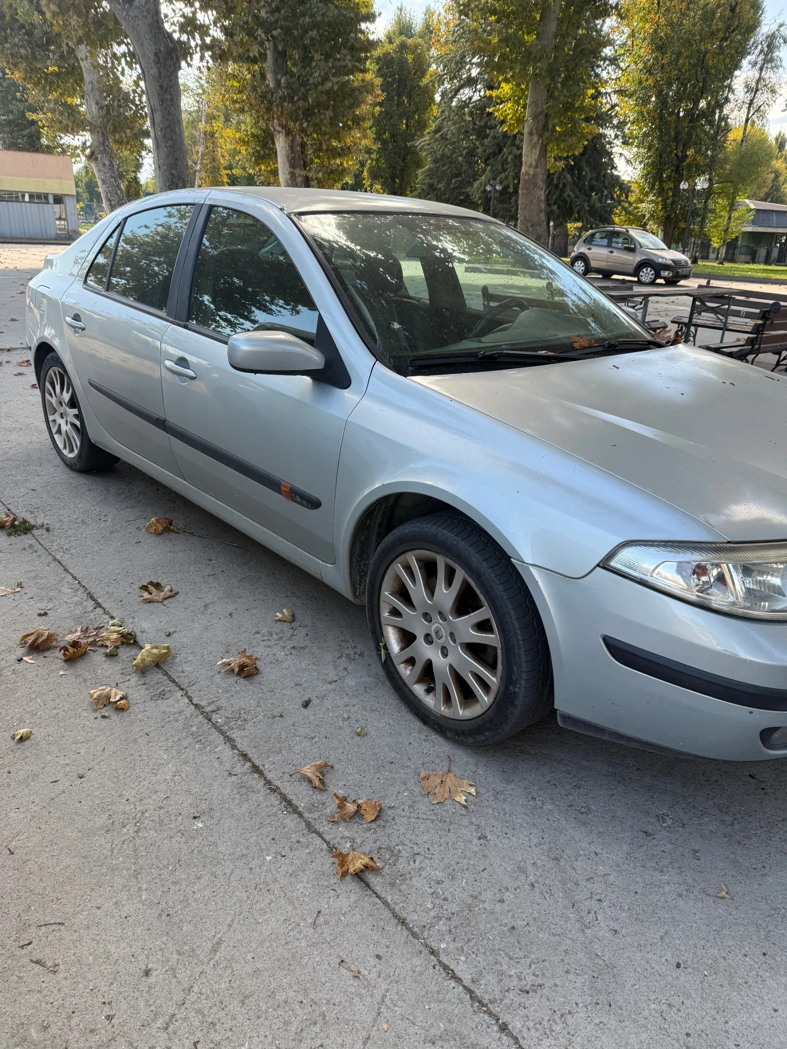 Renault Laguna 1.8, снимка 4 - Автомобили и джипове - 56531108