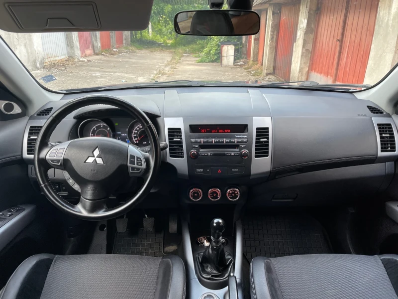 Mitsubishi Outlander 2.0 TDI 4x4, снимка 8 - Автомобили и джипове - 47175137