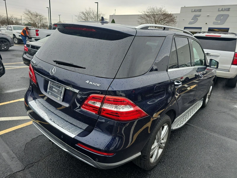 Mercedes-Benz ML 350 4MATIC* AUTO PARKING* LANE ASSIST* HARMAN LOGIC7, снимка 4 - Автомобили и джипове - 48313371