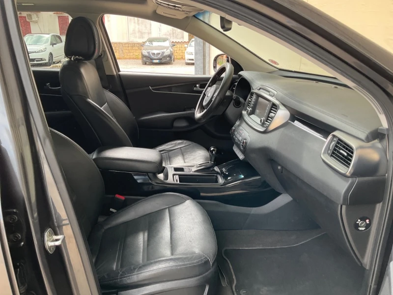 Kia Sorento 2.2crdi/Кожа/Панорама, снимка 8 - Автомобили и джипове - 48760194