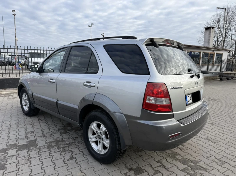 Kia Sorento 2.5 CRDI УНИКАТ!, снимка 3 - Автомобили и джипове - 52682719