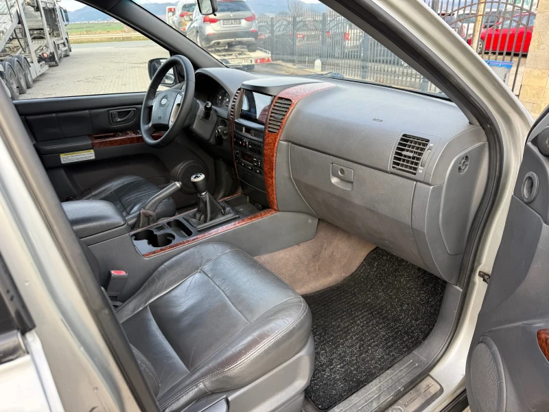 Kia Sorento 2.5 CRDI УНИКАТ!, снимка 10 - Автомобили и джипове - 52682719