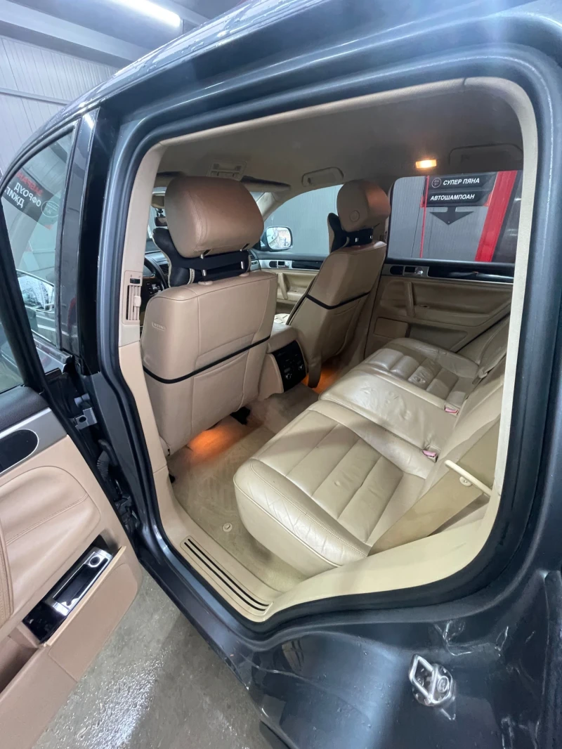 VW Touareg, снимка 8 - Автомобили и джипове - 53278410