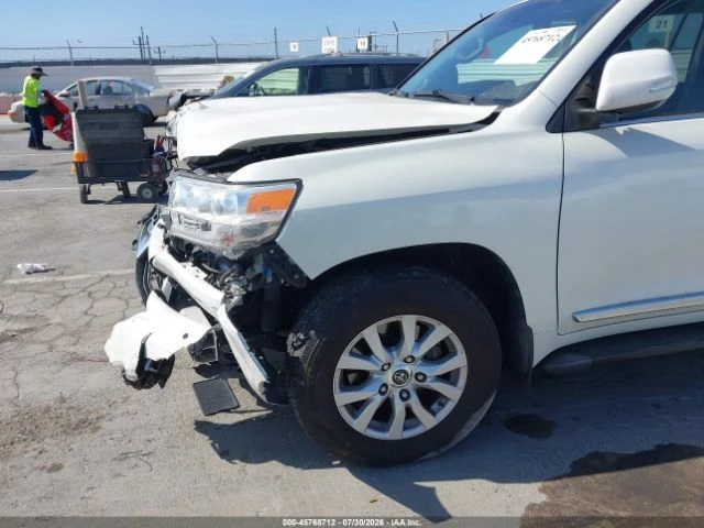 Toyota Land cruiser * LED* ПАНО* KEYLESS* Camera* ПОДГРЕВ* , снимка 12 - Автомобили и джипове - 55652669