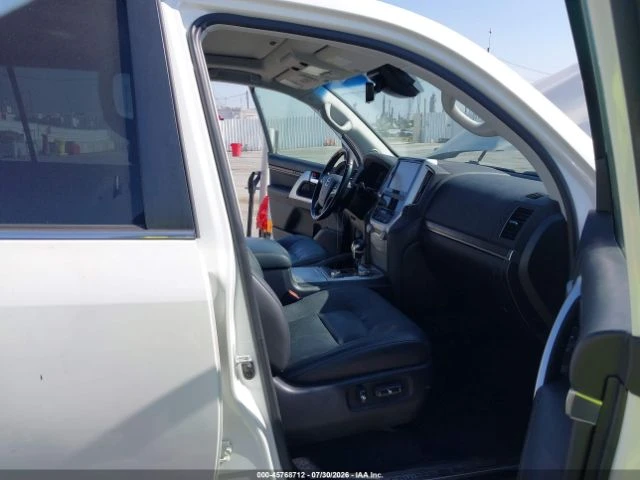 Toyota Land cruiser * LED* ПАНО* KEYLESS* Camera* ПОДГРЕВ* , снимка 5 - Автомобили и джипове - 55652669