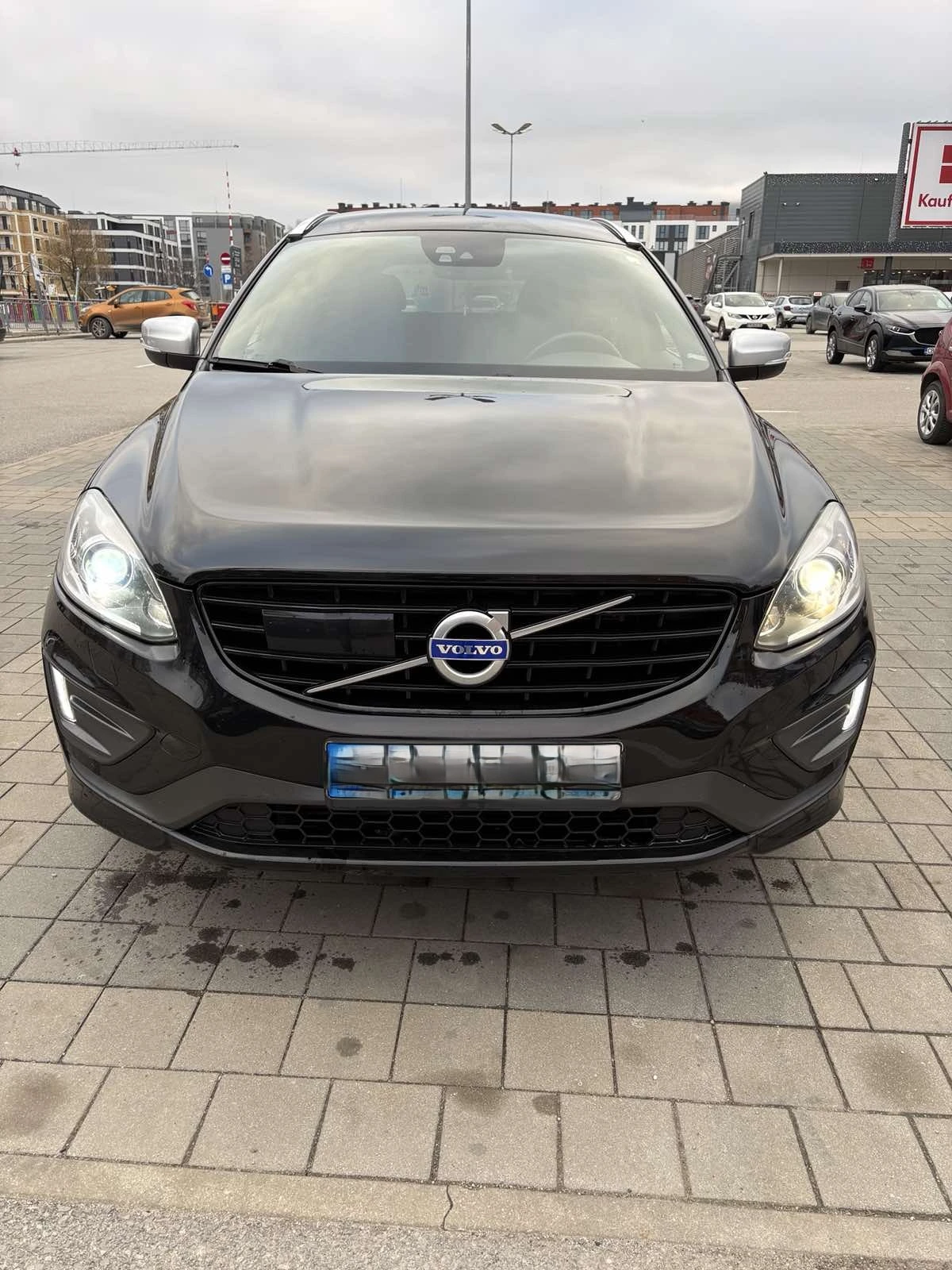 Volvo XC60 R Design, снимка 1