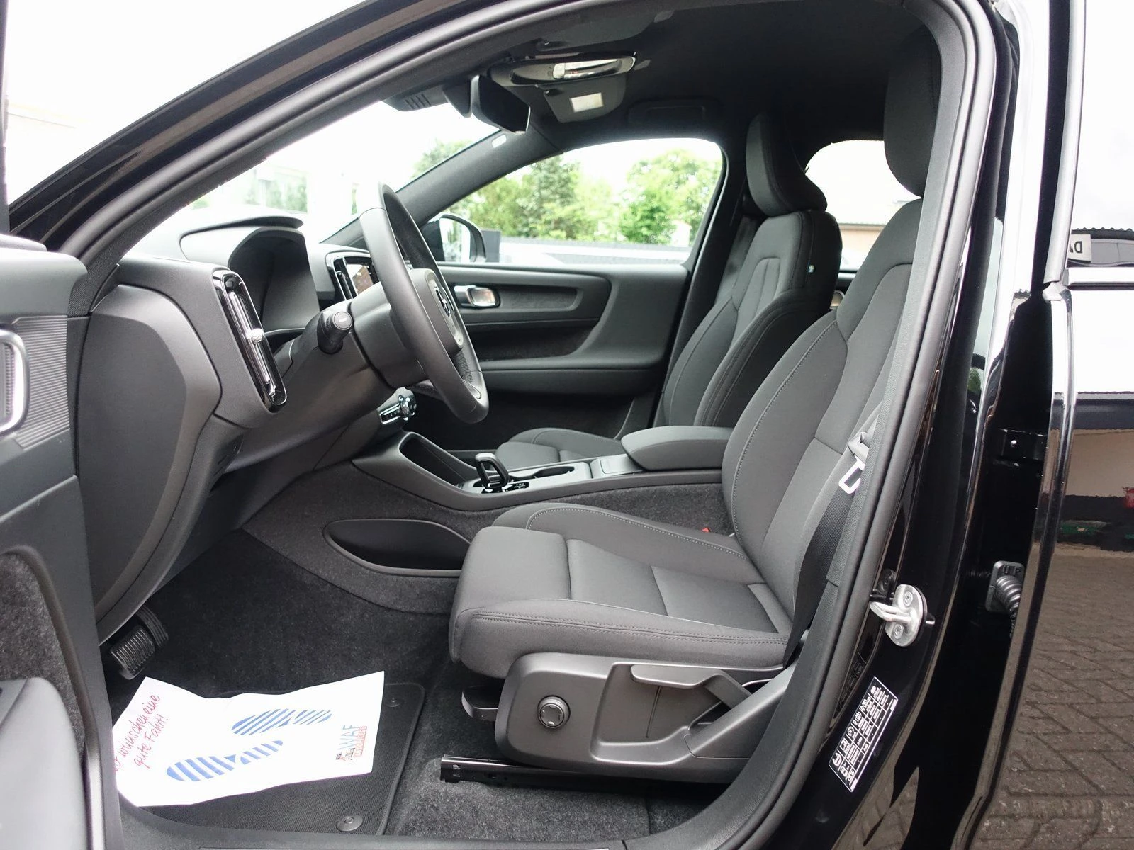 Volvo EX30 НОВ!/EX40/PLUS/238HP/CAM/CARPLAY/AMBI/LED/173f - изображение 9