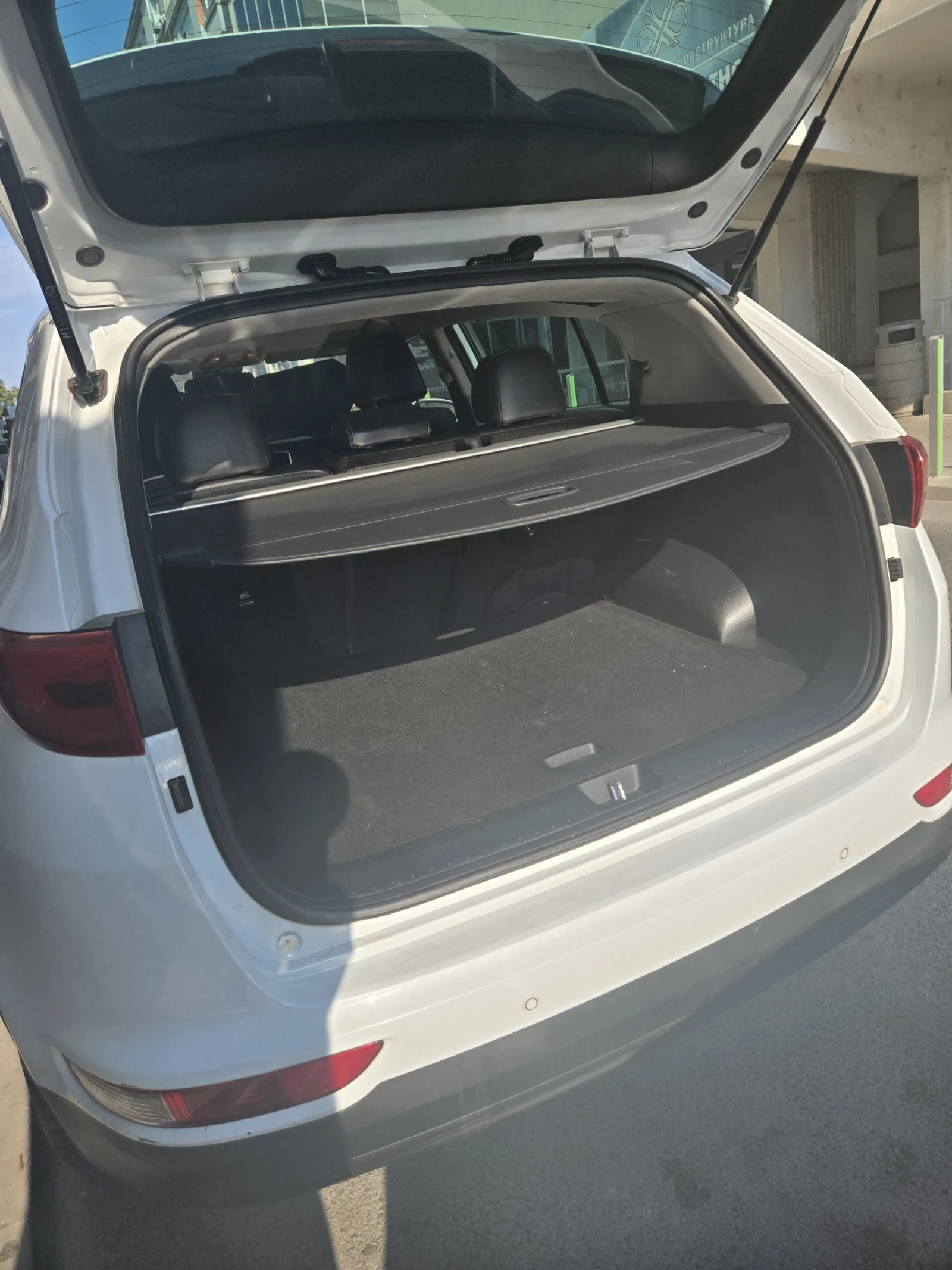 Kia Sportage 1, 7 CRDI, снимка 11 - Автомобили и джипове - 54928326
