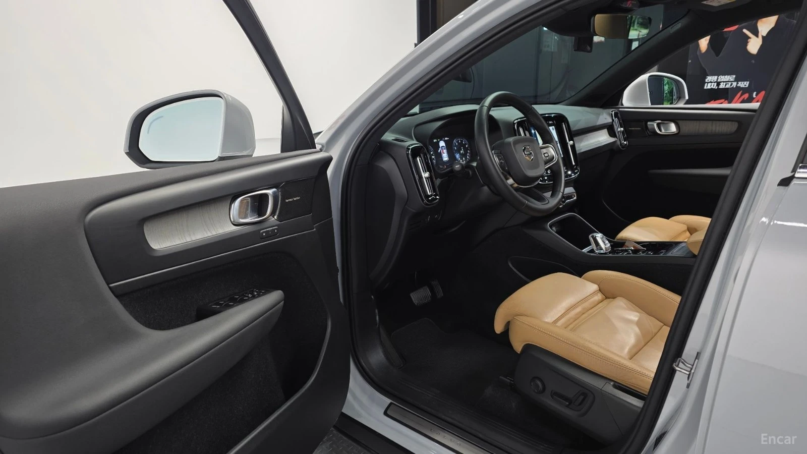 Volvo XC40 B4 Inscription* КОЖА* НАВИ* ПАНО* 360, снимка 8 - Автомобили и джипове - 55546448