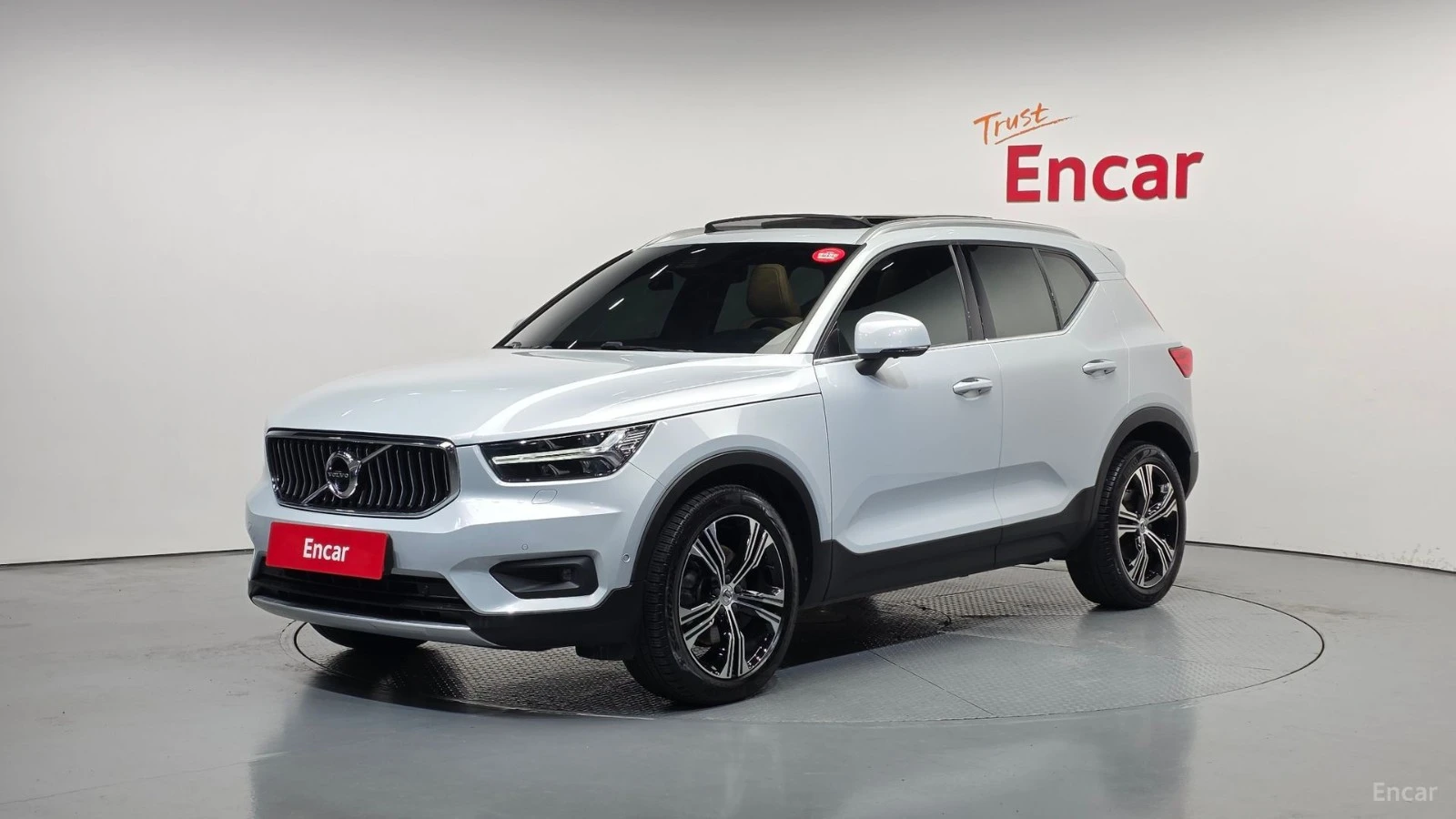 Volvo XC40 B4 Inscription* КОЖА* НАВИ* ПАНО* 360
