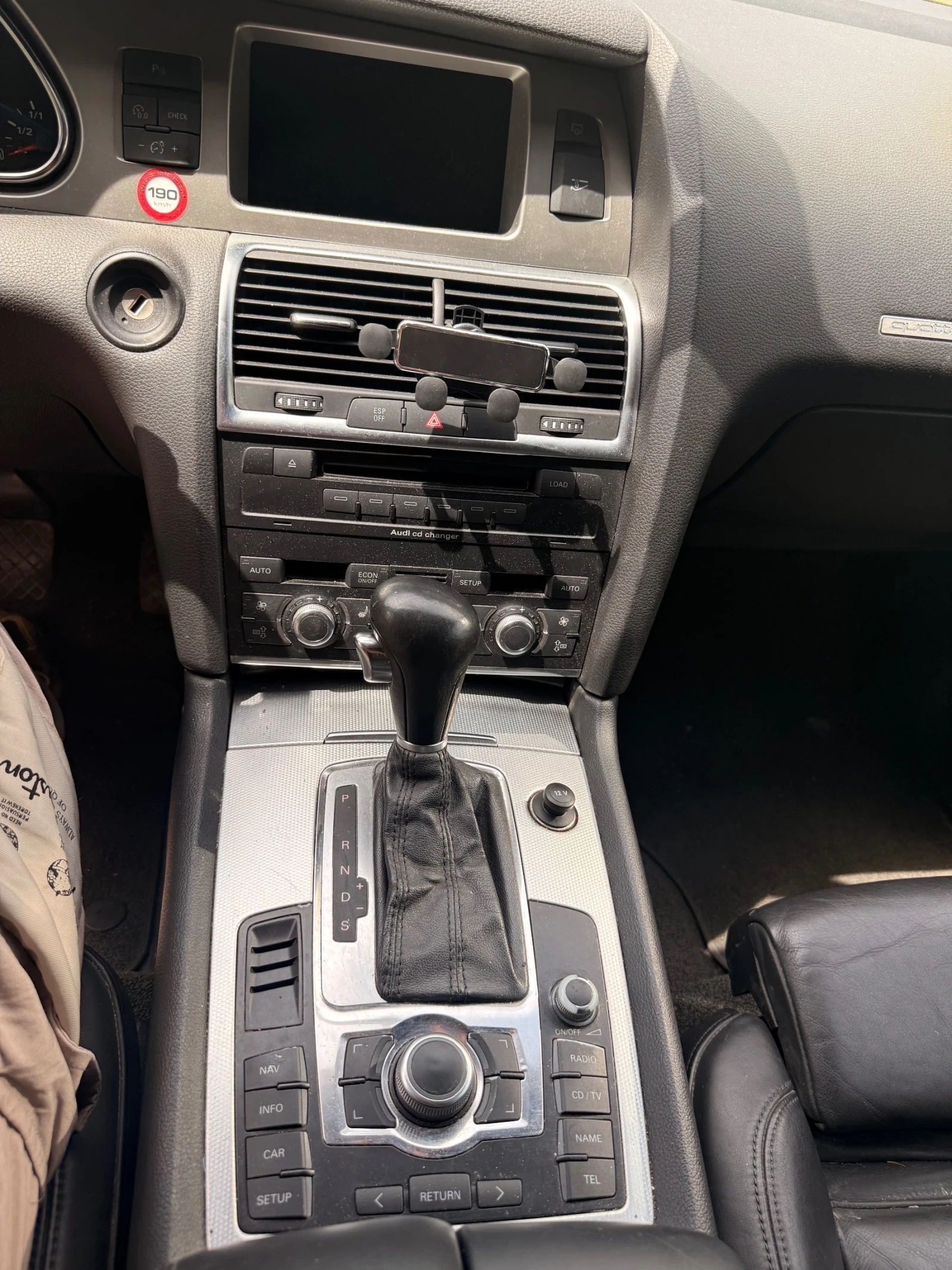 Audi Q7 4.2 Бензин, снимка 8 - Автомобили и джипове - 55950216