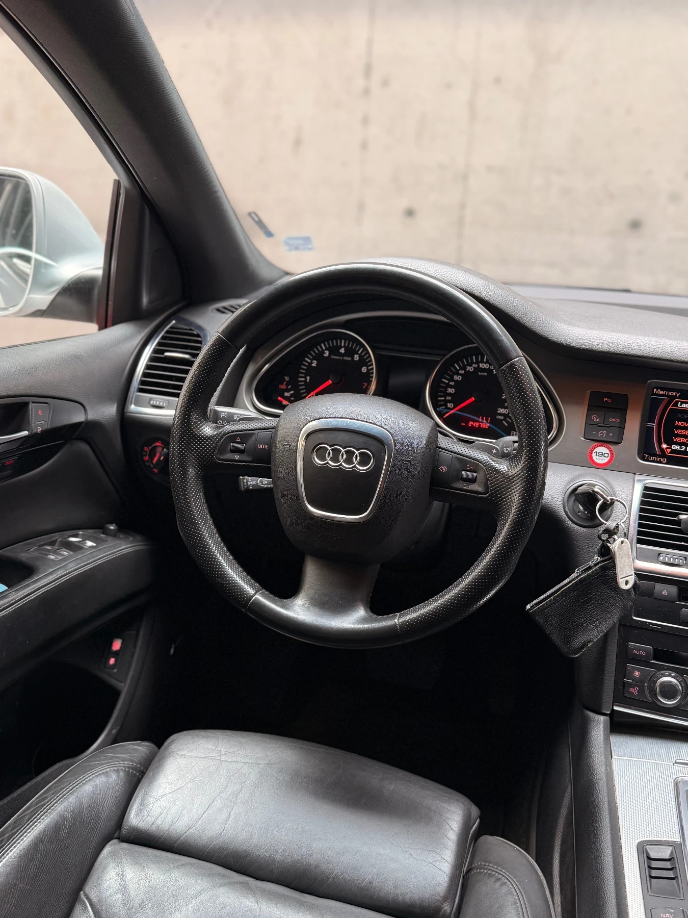 Audi Q7 4.2 Бензин, снимка 9 - Автомобили и джипове - 55950216