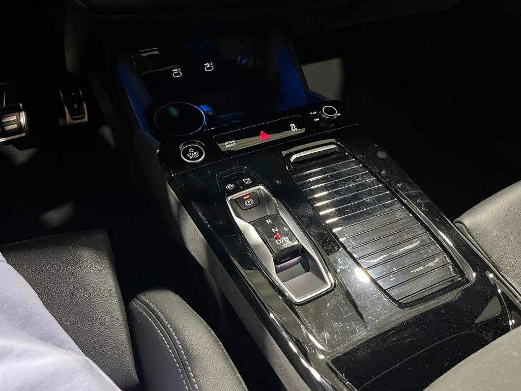 Audi Q6 E-tron 95 kWh Navi 98% SoH, снимка 14 - Автомобили и джипове - 56158648