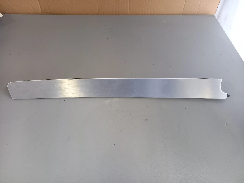 Лайсна арматурно табло Фолксваген Пасат Б6 (1)