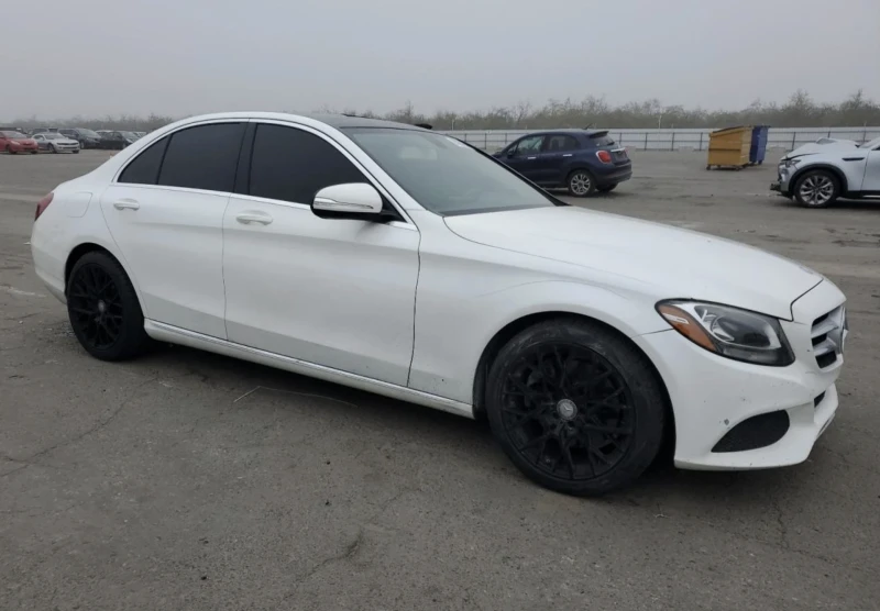 Mercedes-Benz C 300, снимка 2 - Автомобили и джипове - 48752312