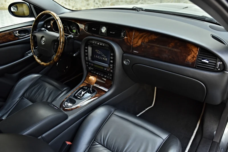 Jaguar Xj 4.2 Supercharged 400PK, снимка 10 - Автомобили и джипове - 50424505