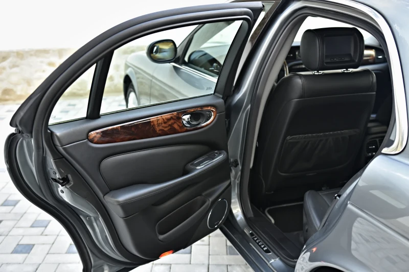 Jaguar Xj 4.2 Supercharged 400PK, снимка 14 - Автомобили и джипове - 50424505