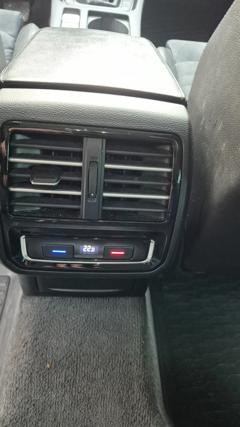 VW Passat  B8 Highline 2.0TDI 150k.c., снимка 9 - Автомобили и джипове - 52838868