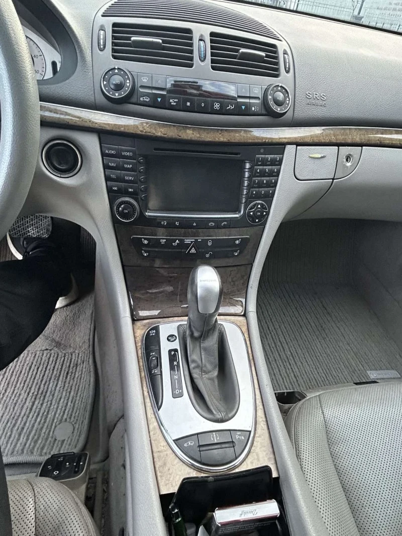 Mercedes-Benz E 320 Авангард, снимка 4 - Автомобили и джипове - 52920859