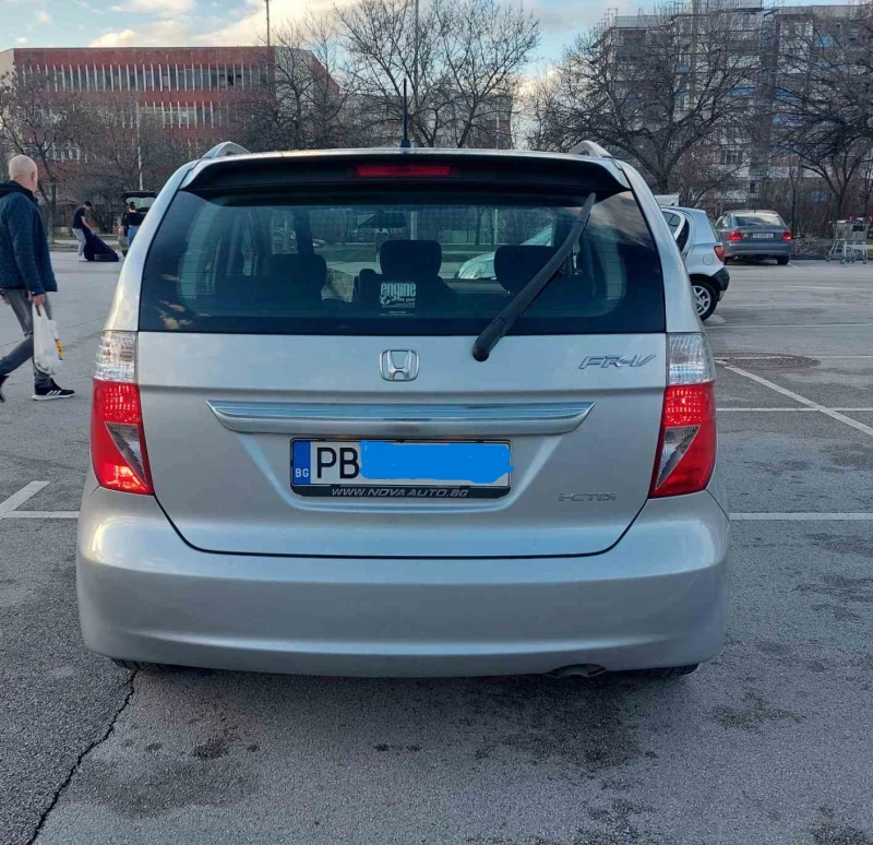 Honda Fr-v 6-местна, снимка 11 - Автомобили и джипове - 53397282