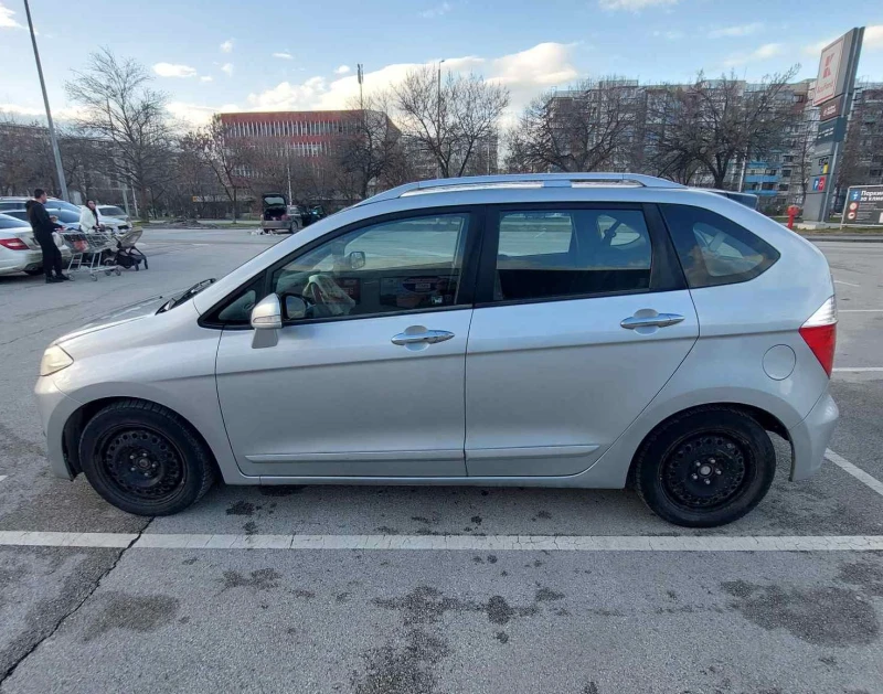 Honda Fr-v 6-местна, снимка 4 - Автомобили и джипове - 53397282