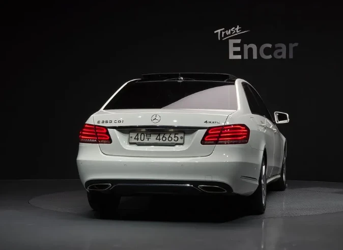 Mercedes-Benz E 250 4MATIC - изображение 4