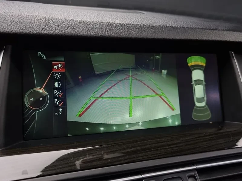 BMW 520, снимка 15 - Автомобили и джипове - 52810461