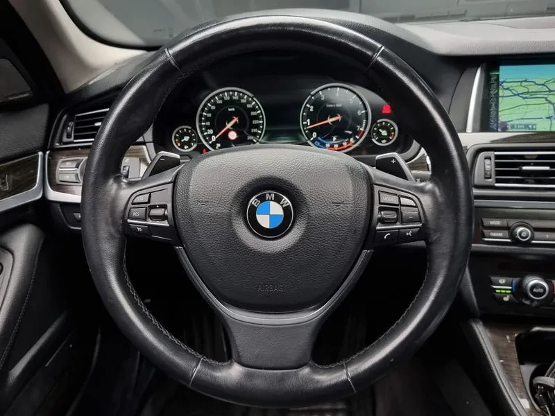 BMW 520, снимка 13 - Автомобили и джипове - 52810461