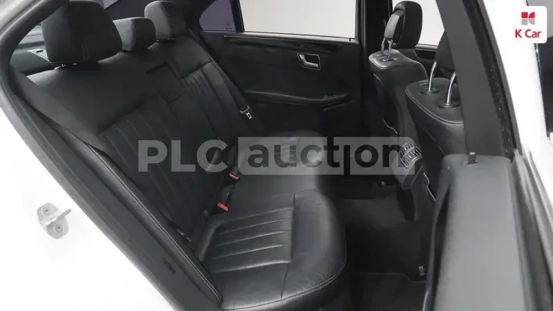 Mercedes-Benz E 300 4MATIC , снимка 8 - Автомобили и джипове - 54258977