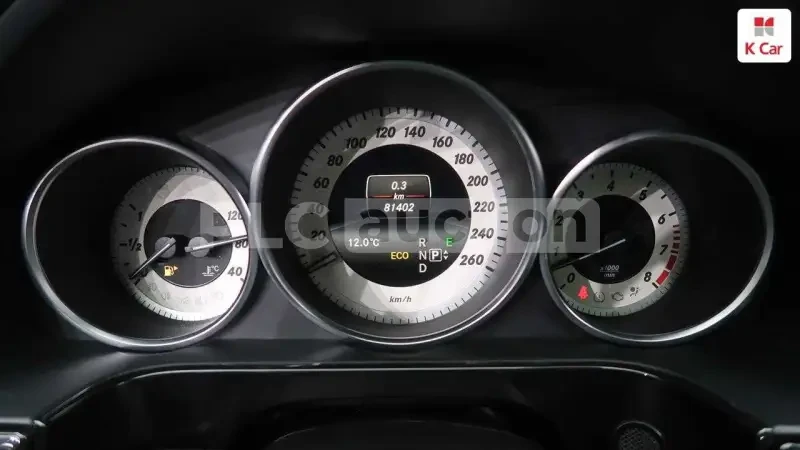 Mercedes-Benz E 300 4MATIC , снимка 9 - Автомобили и джипове - 54258977