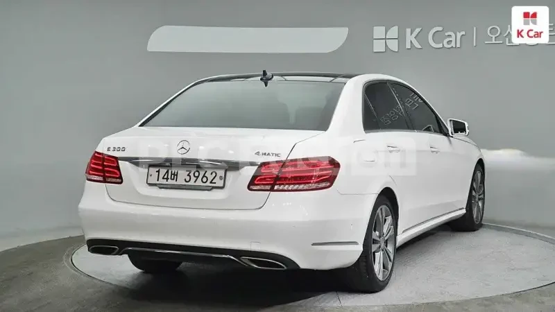Mercedes-Benz E 300 4MATIC , снимка 5 - Автомобили и джипове - 54258977