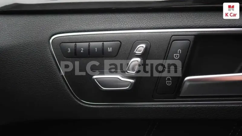 Mercedes-Benz E 300 4MATIC , снимка 12 - Автомобили и джипове - 54258977