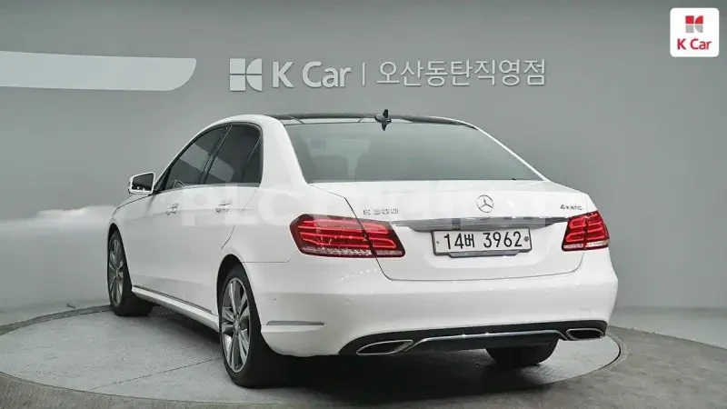 Mercedes-Benz E 300 4MATIC , снимка 3 - Автомобили и джипове - 54258977