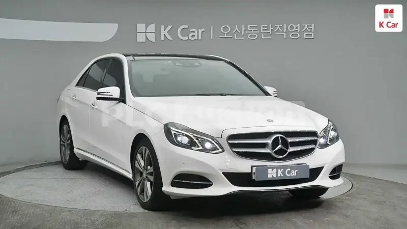 Mercedes-Benz E 300 4MATIC , снимка 4 - Автомобили и джипове - 54258977