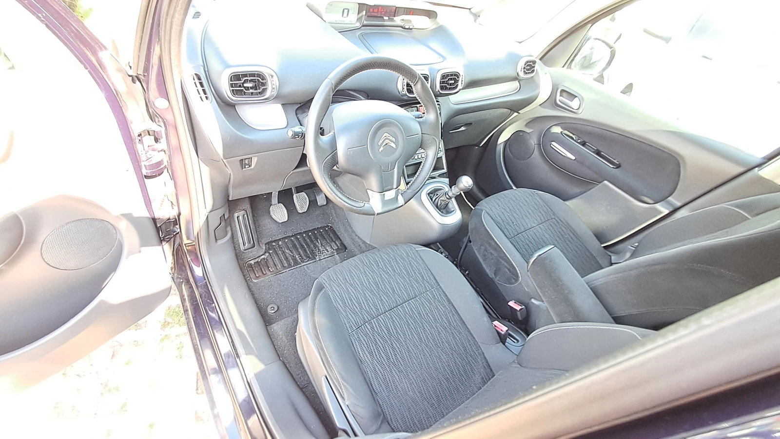 Citroen C3 Picasso EXCLUSIVE FULL РЕАЛ КМ ИЗКЛЮЧИТЕЛН СЕРВ КНИЖК 1.6D, снимка 6 - Автомобили и джипове - 1628209