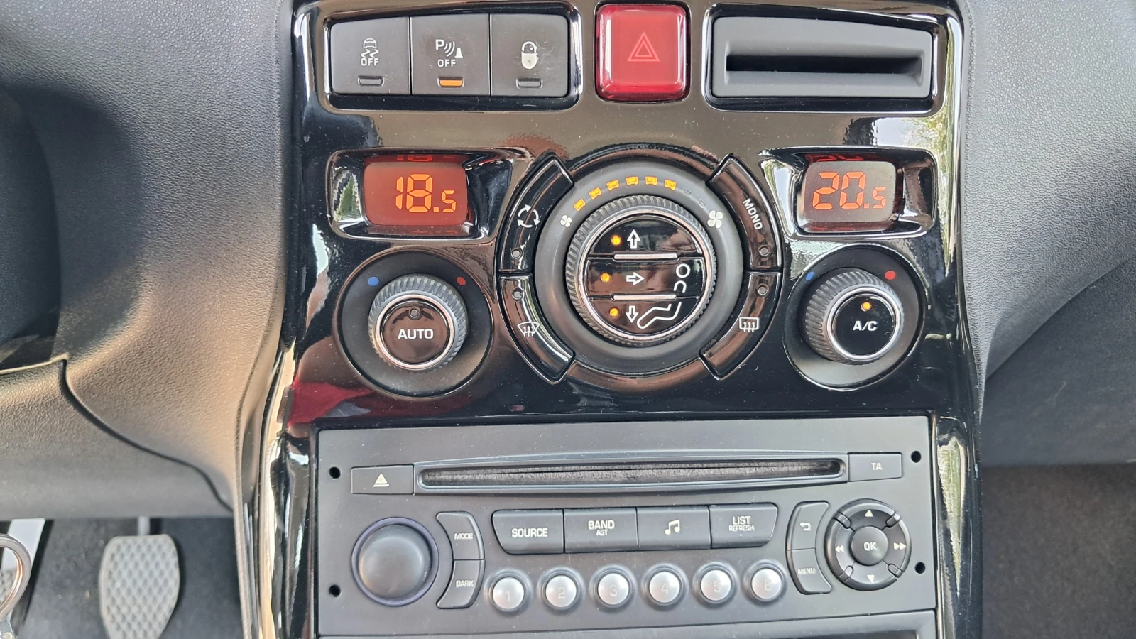 Citroen C3 Picasso EXCLUSIVE FULL РЕАЛ КМ ИЗКЛЮЧИТЕЛН СЕРВ КНИЖК 1.6D, снимка 10 - Автомобили и джипове - 1628209