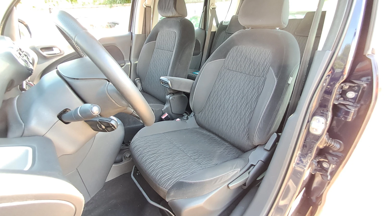 Citroen C3 Picasso EXCLUSIVE FULL РЕАЛ КМ ИЗКЛЮЧИТЕЛН СЕРВ КНИЖК 1.6D, снимка 7 - Автомобили и джипове - 1628209