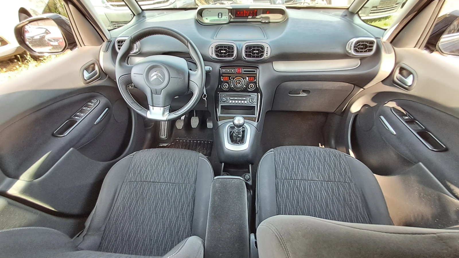 Citroen C3 Picasso EXCLUSIVE FULL РЕАЛ КМ ИЗКЛЮЧИТЕЛН СЕРВ КНИЖК 1.6D, снимка 8 - Автомобили и джипове - 1628209