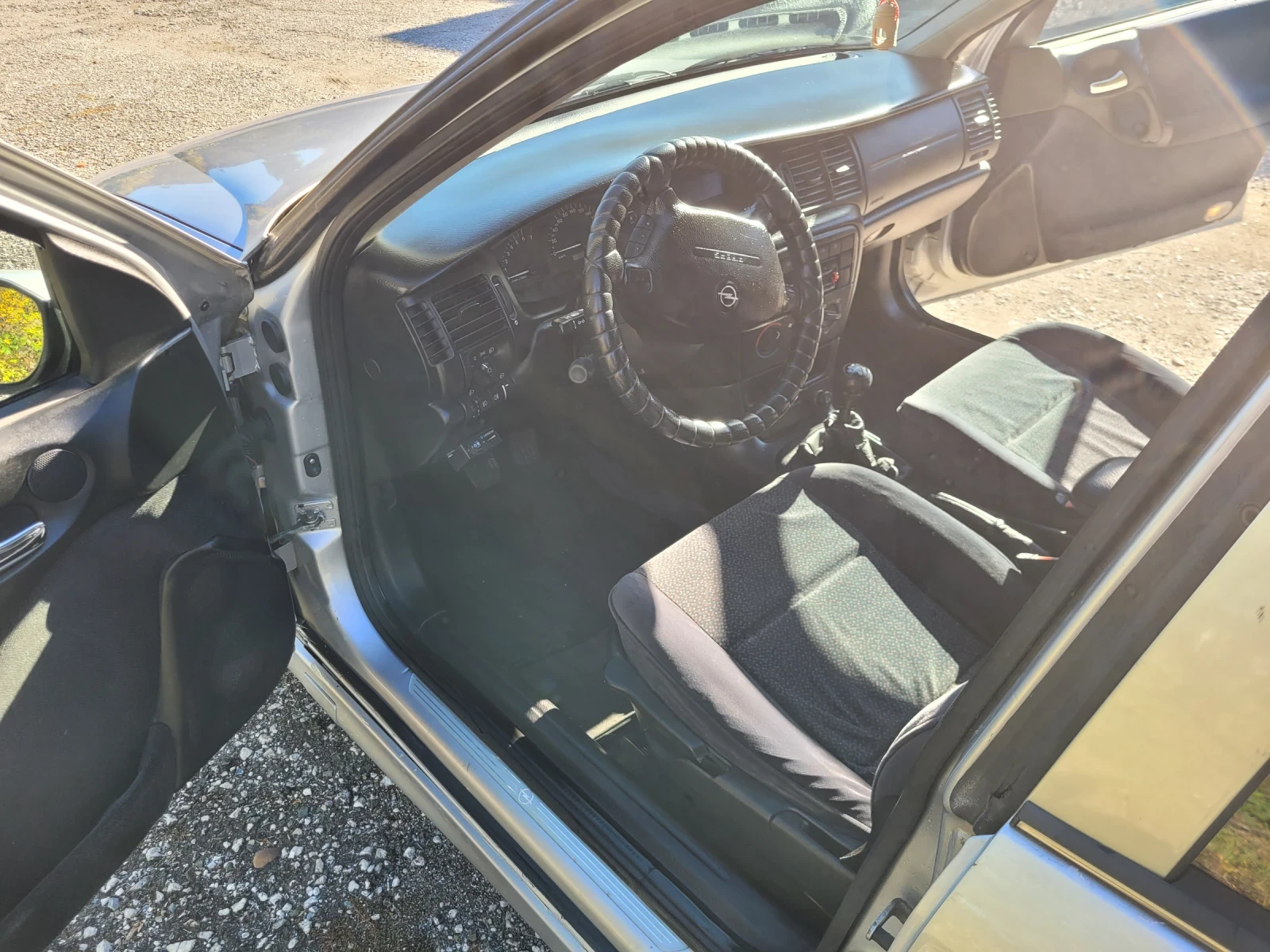 Opel Vectra 1.6 - изображение 5