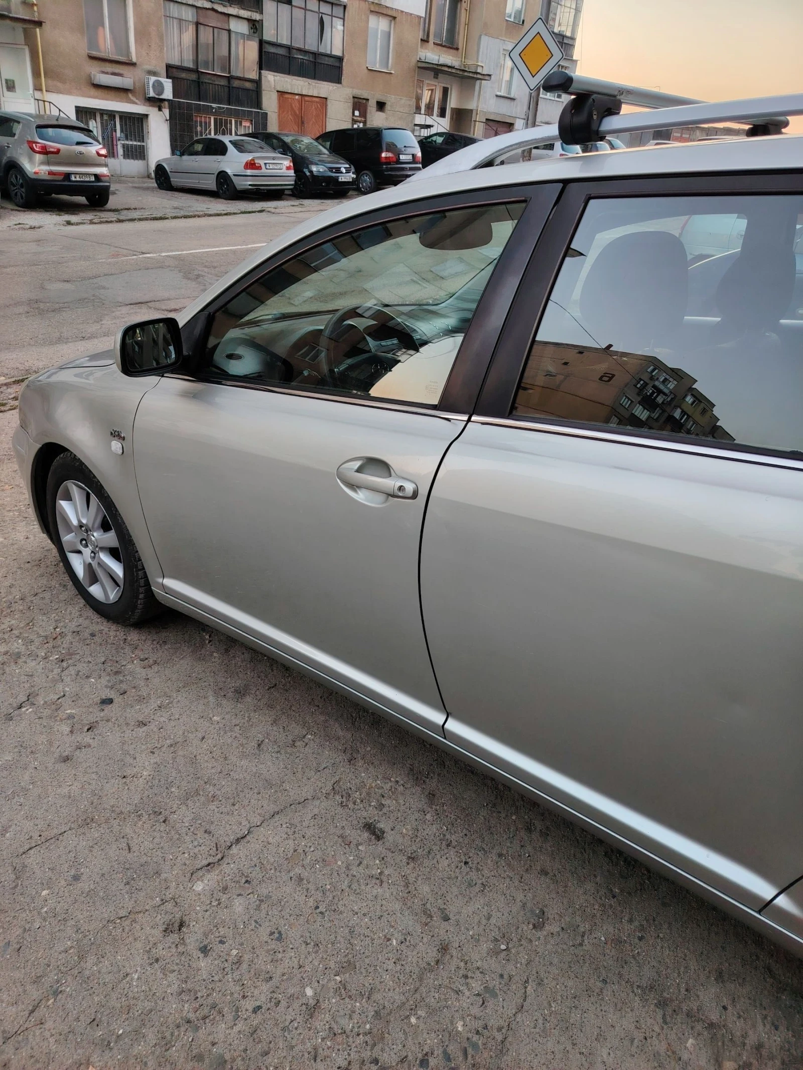 Toyota Avensis, снимка 6 - Автомобили и джипове - 53879721