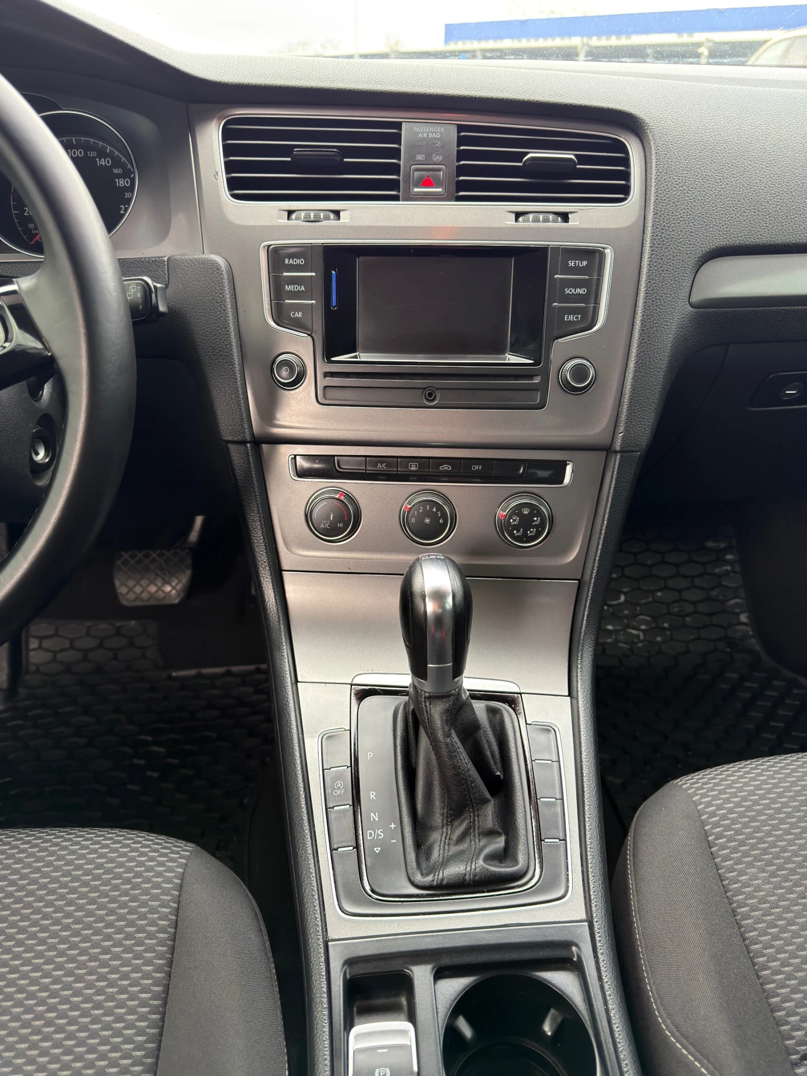 VW Golf TDI, снимка 9 - Автомобили и джипове - 54028191