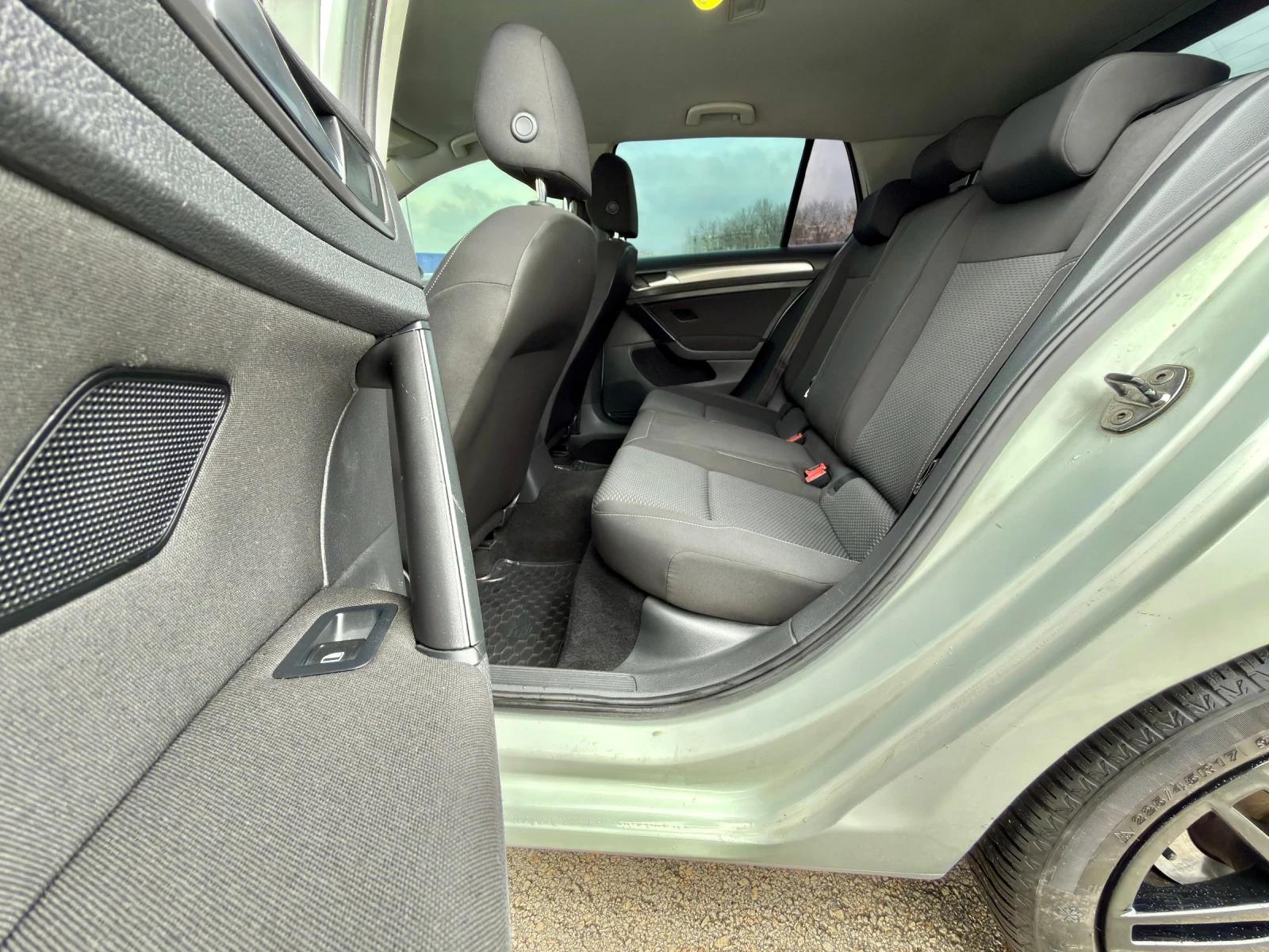 VW Golf TDI, снимка 7 - Автомобили и джипове - 54028191