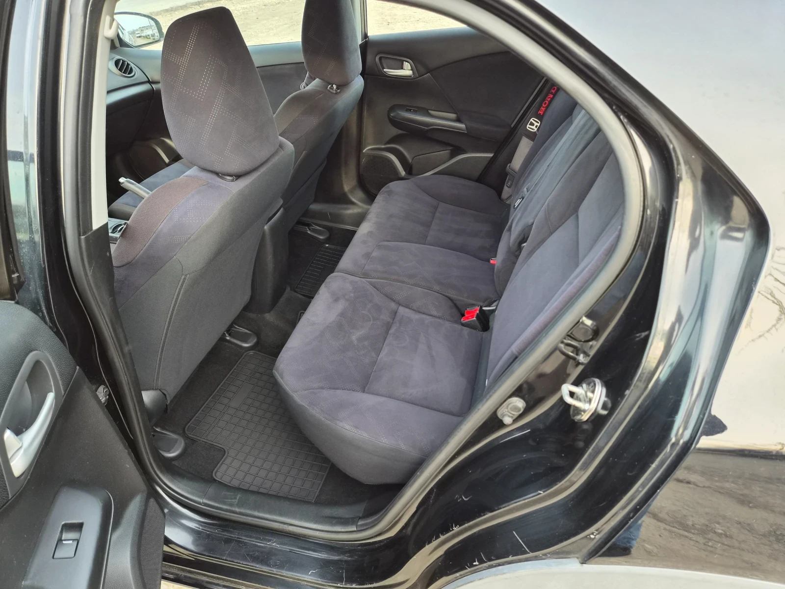 Honda Civic 1.8i 140kc GAS, снимка 12 - Автомобили и джипове - 54057609