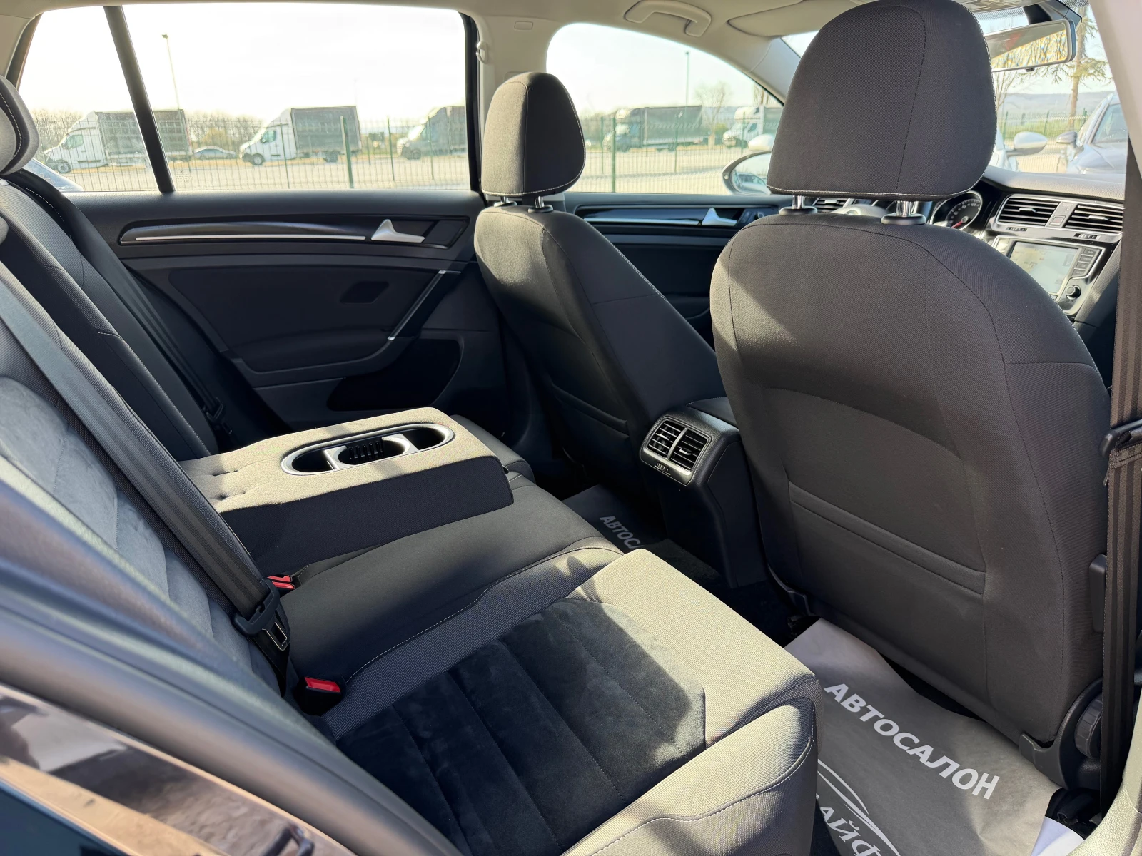 VW Golf 2.0TDI 5P 4MOTION EXECUTIVE BLUEMOTION 110KW, снимка 13 - Автомобили и джипове - 54219852