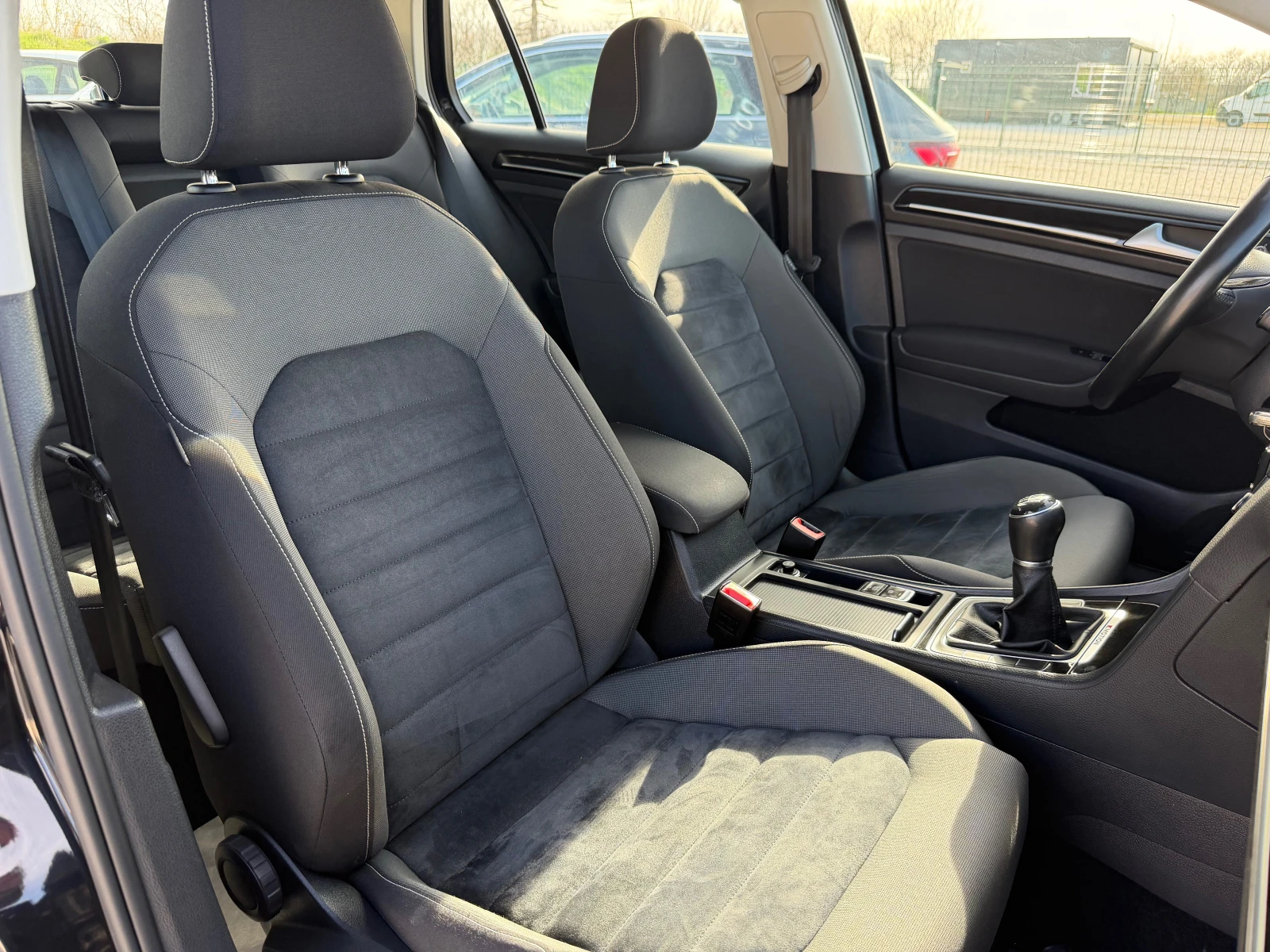 VW Golf 2.0TDI 5P 4MOTION EXECUTIVE BLUEMOTION 110KW, снимка 11 - Автомобили и джипове - 54219852