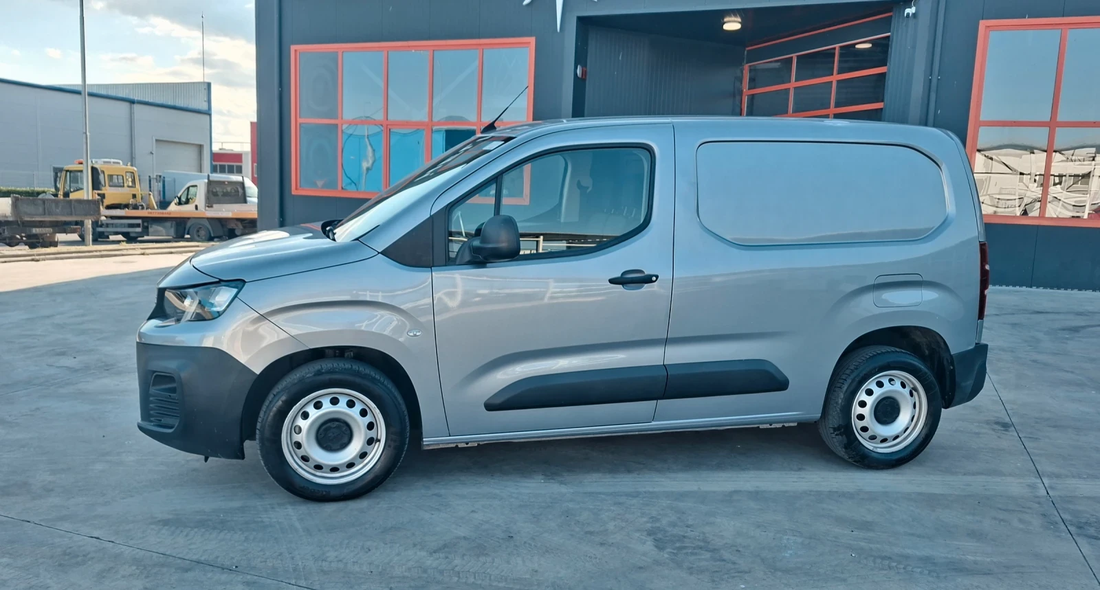 Peugeot Partner 3 места - 63 000 km, снимка 3 - Автомобили и джипове - 54401708
